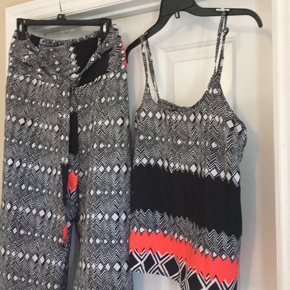 2pc Tank top & palazzo pants set - Picture 2 of 5